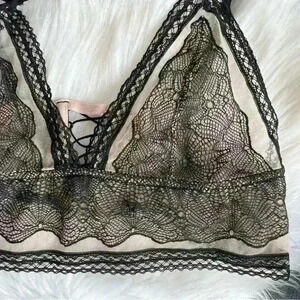 VS Victorias Secret L Very Sexy Bralette Bra Nude Black Lace Unlined